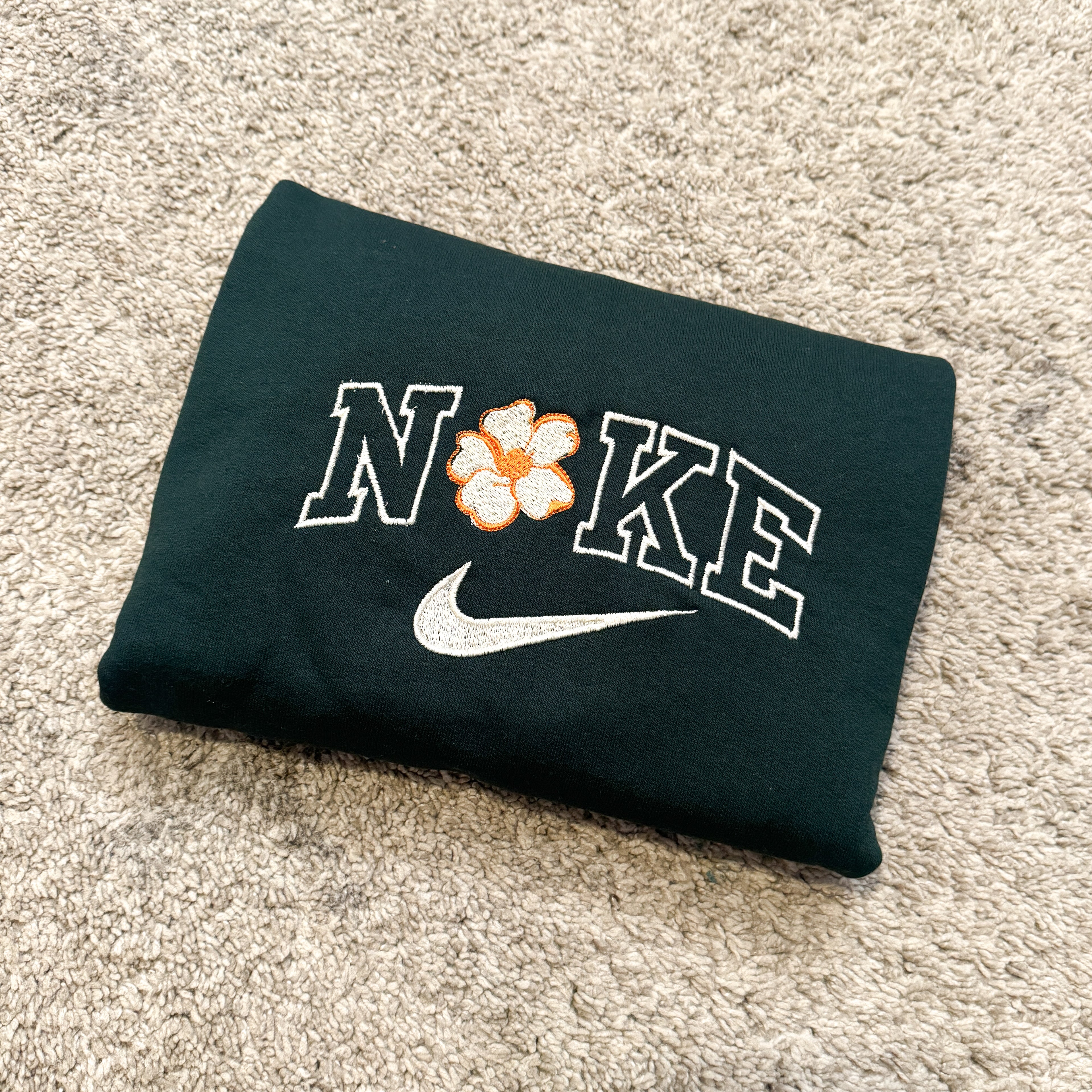 NIKE Puakenikeni
